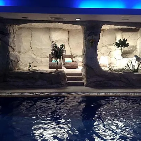 Crown Horizon (adults Only)